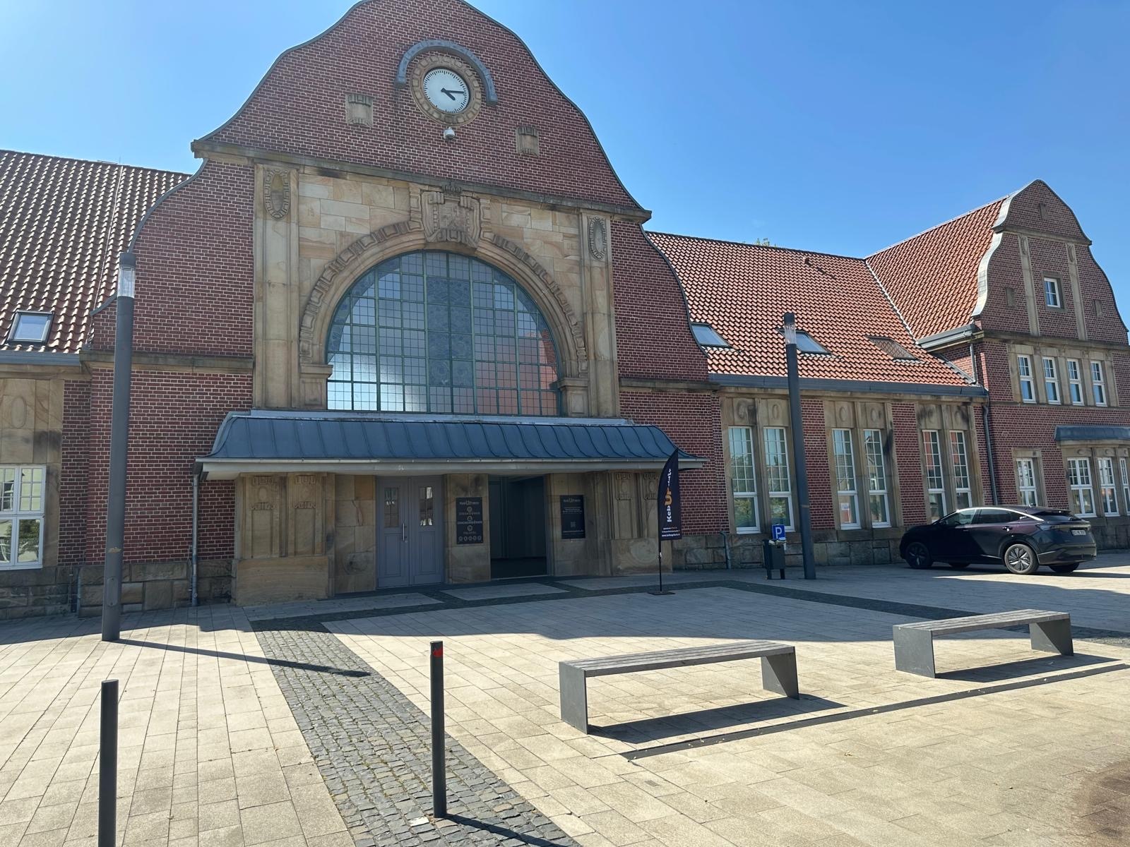Bahnhofsgebäude Q.3